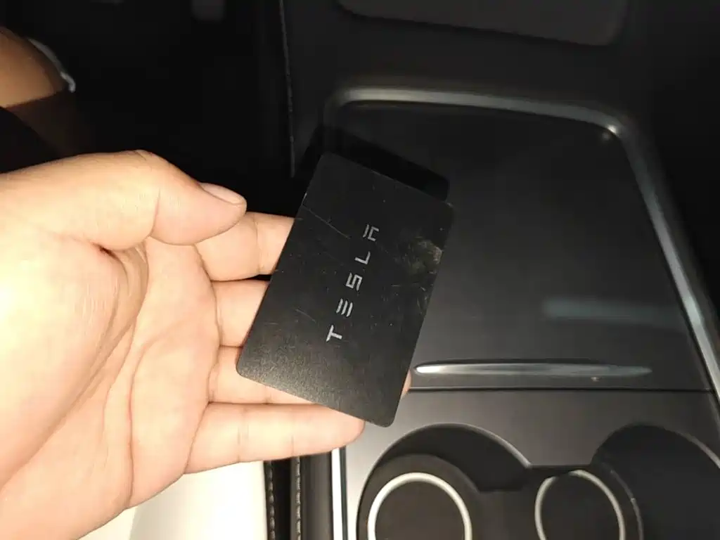 Tesla Model Y — миниатюра 9