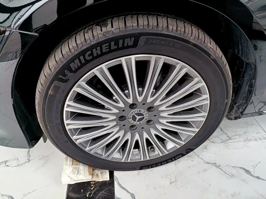 Mercedes-Benz E-Class — миниатюра 23