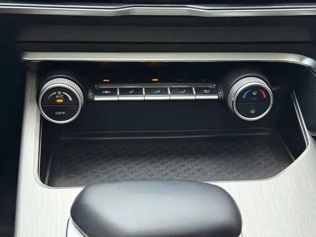 Geely Binyue — миниатюра 10