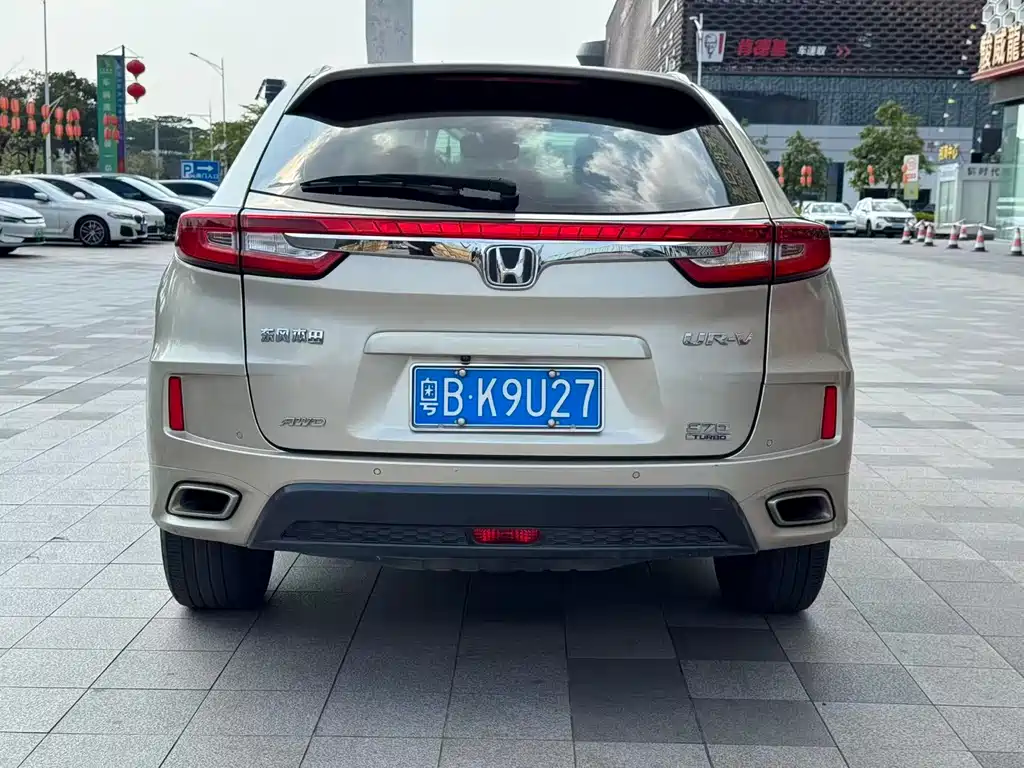 HONDA UR V