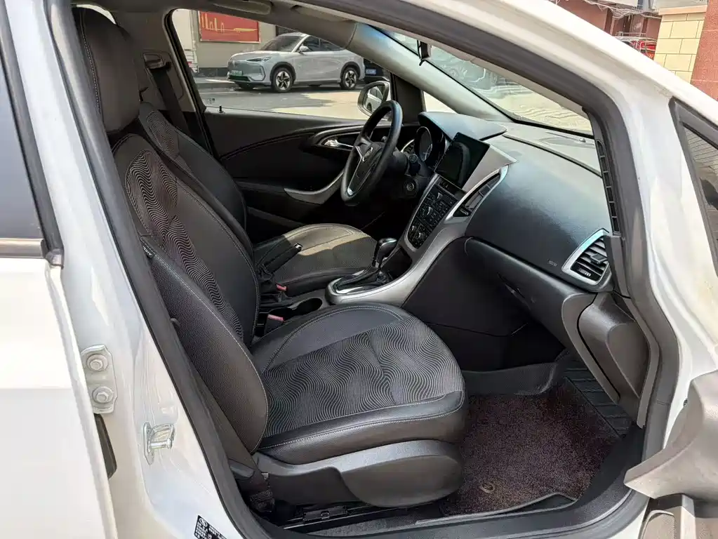 Buick Excelle — миниатюра 9