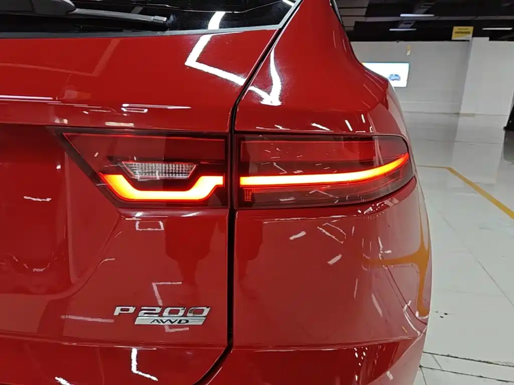 Jaguar E-PACE — миниатюра 8