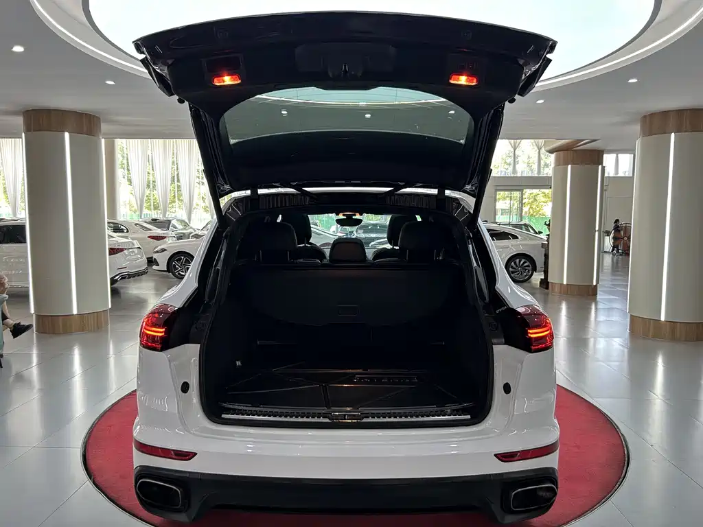 Porsche Cayenne — миниатюра 9