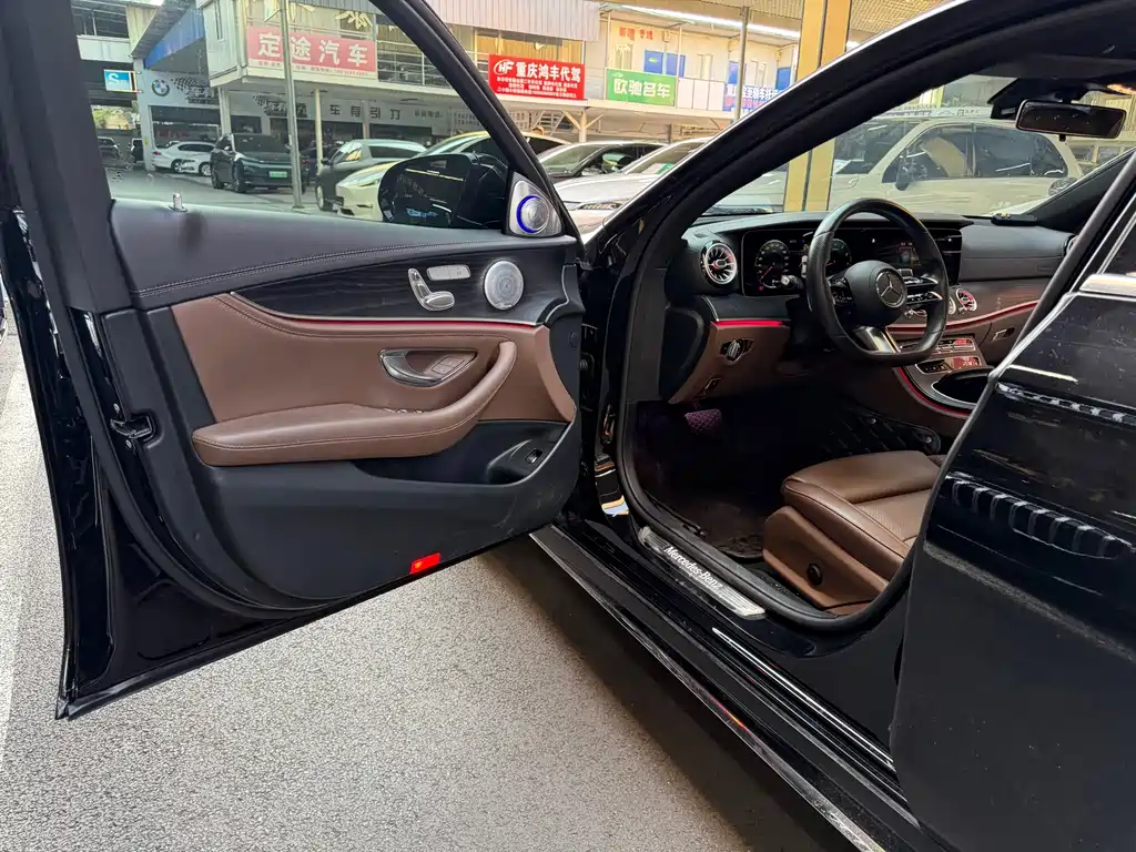 Mercedes-Benz E-Class — миниатюра 10