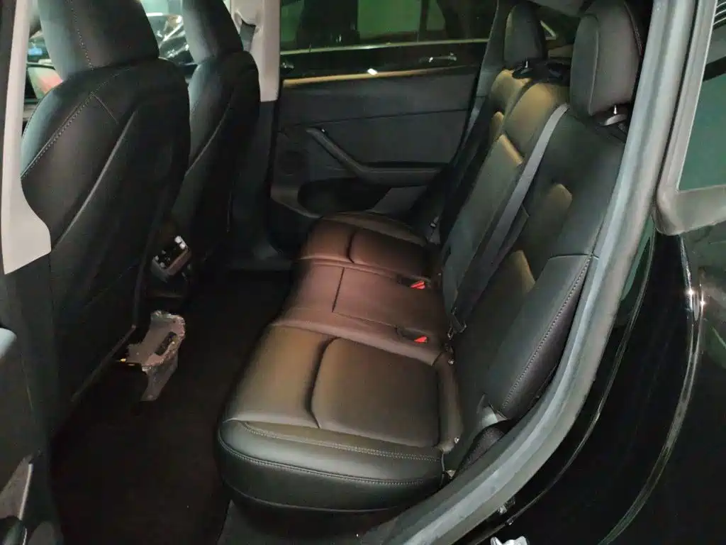 Tesla Model Y — миниатюра 13