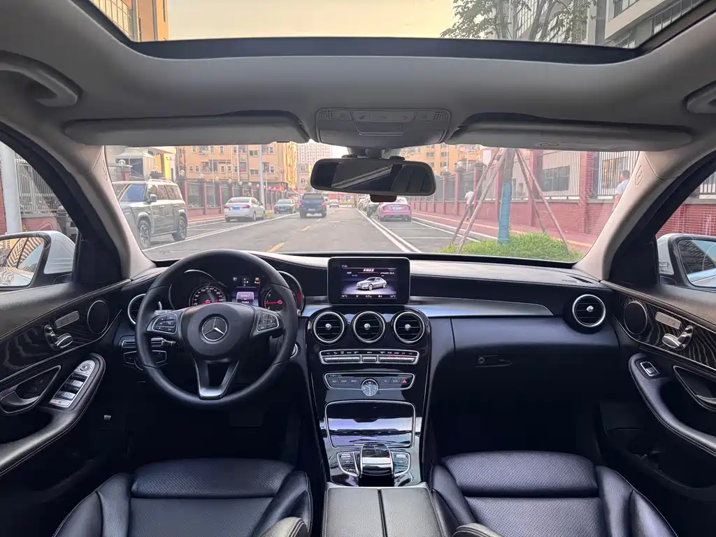 Mercedes-Benz C-Class — миниатюра 8