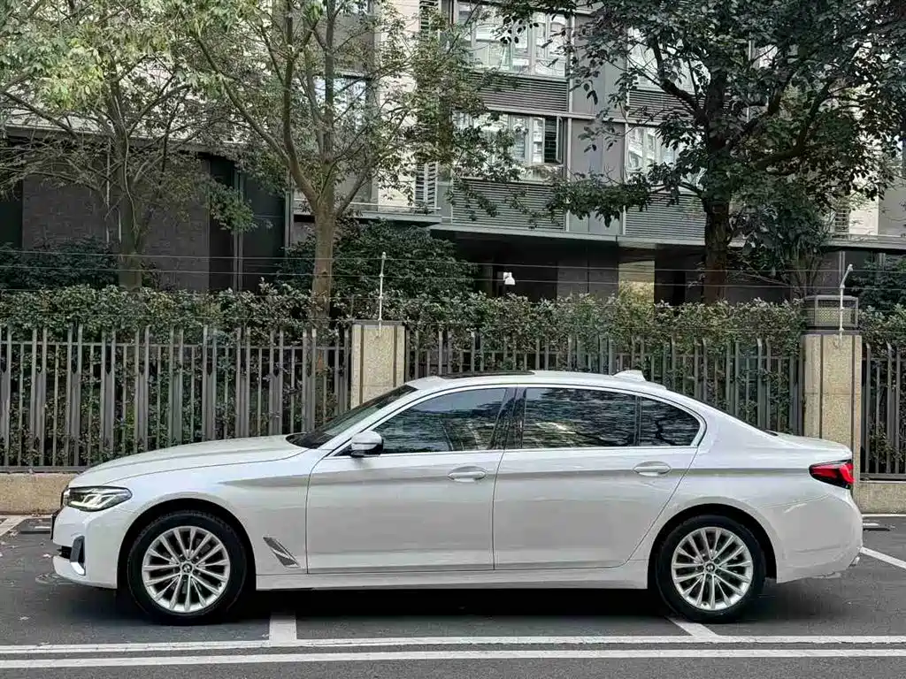 BMW 5 SERIES