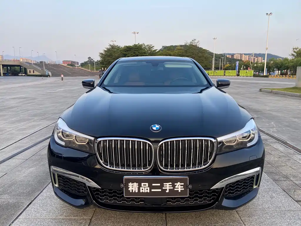 BMW 7 Series — миниатюра 2