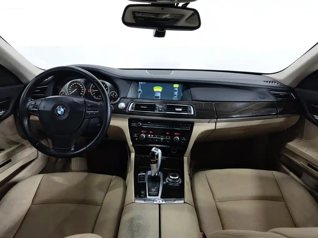 BMW 7 Series — миниатюра 5