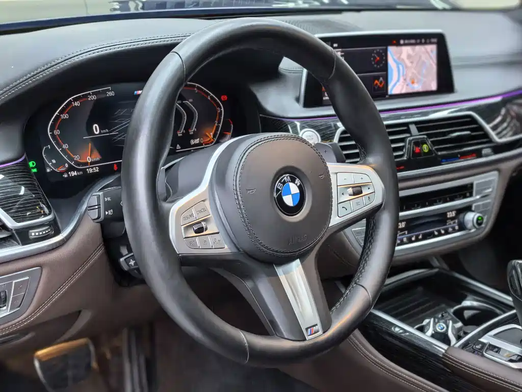 BMW 7 Series — миниатюра 15