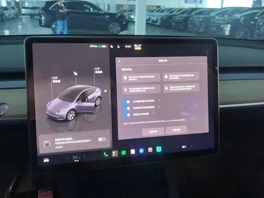 Tesla Model Y — миниатюра 14