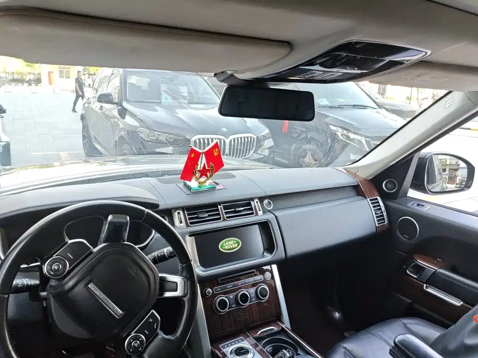 Land Rover Range Rover — миниатюра 8