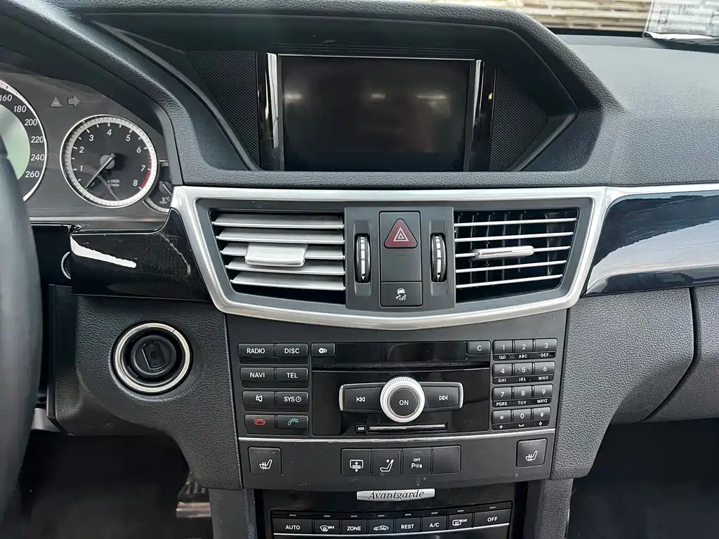 Mercedes-Benz E-Class (Import) — миниатюра 15