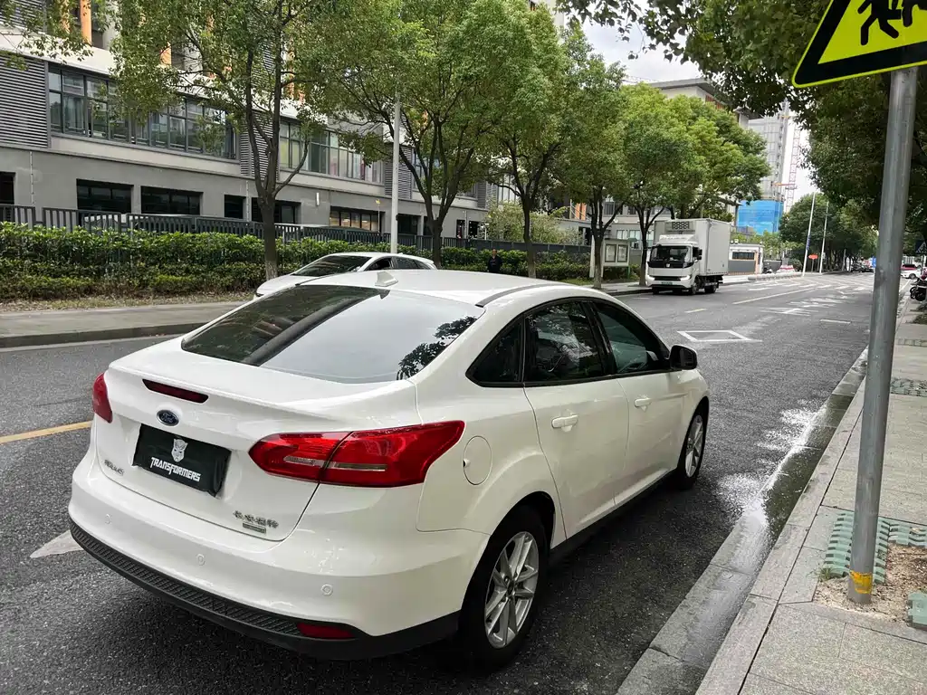 Ford Focus — миниатюра 7