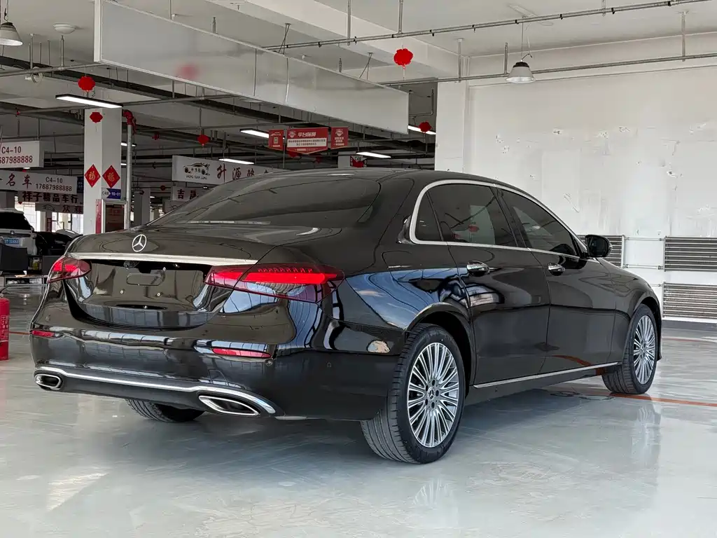 Mercedes-Benz E-Class — миниатюра 9