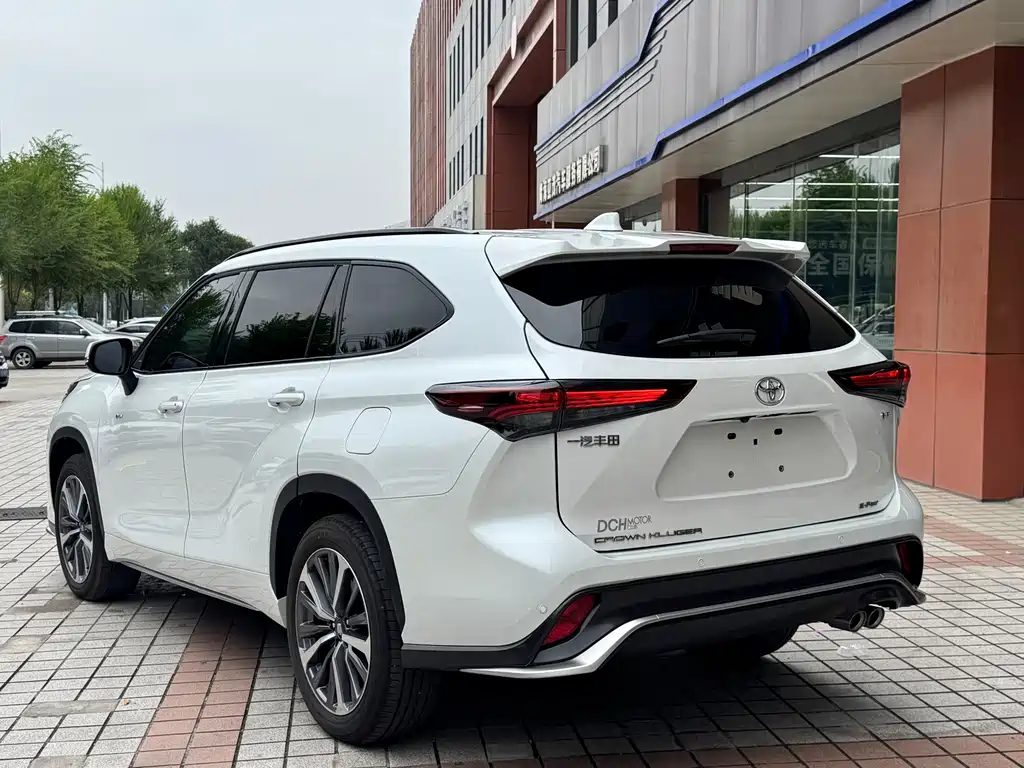 Toyota Crown Kluger — миниатюра 18