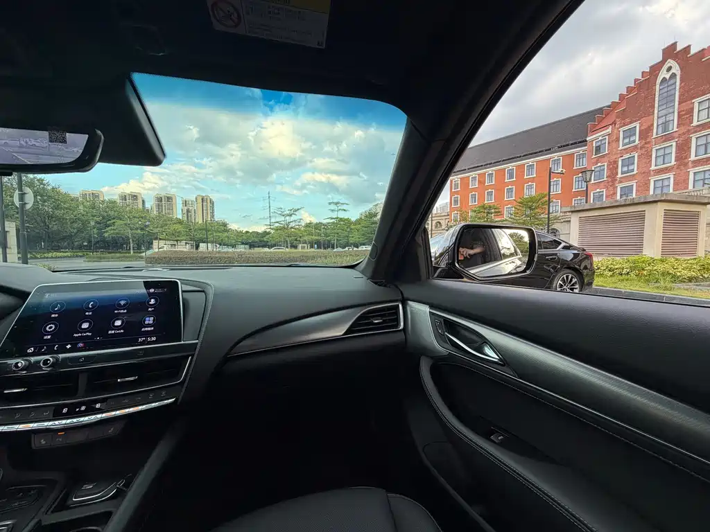 Cadillac CT5 — миниатюра 14