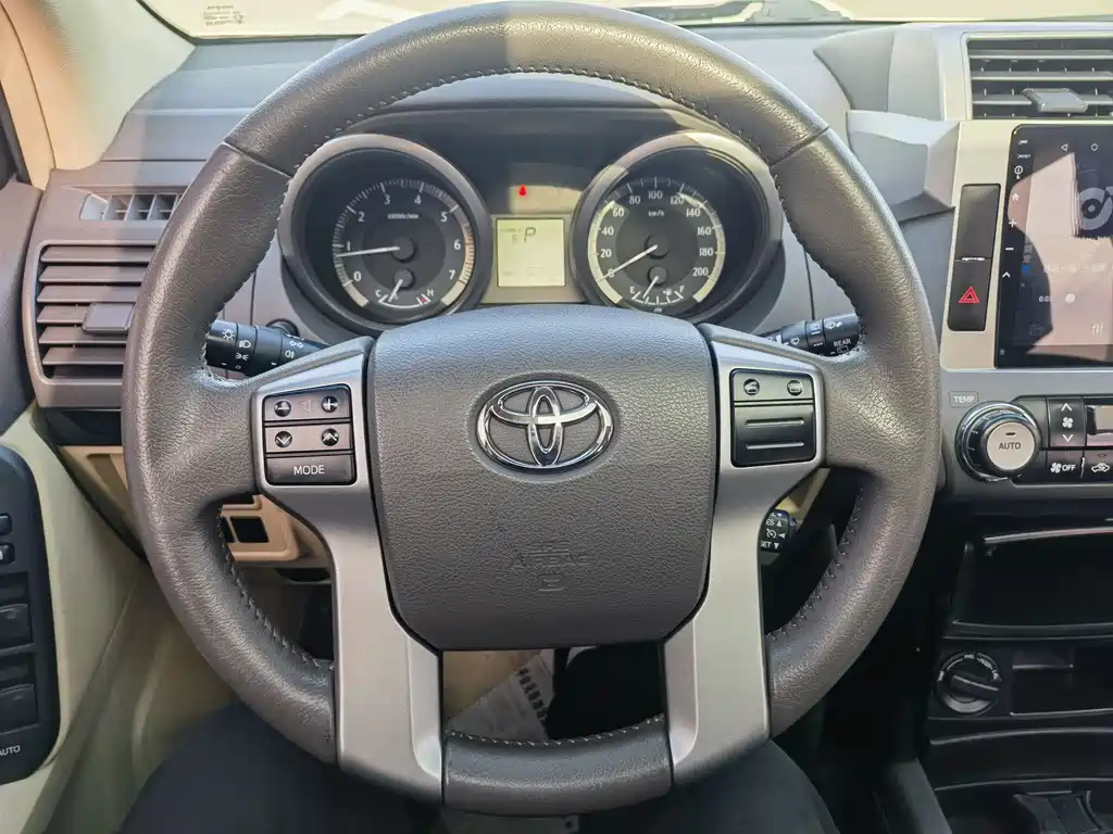 TOYOTA PRADO