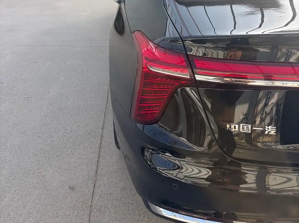 Hongqi H5 2025 2.0T AT