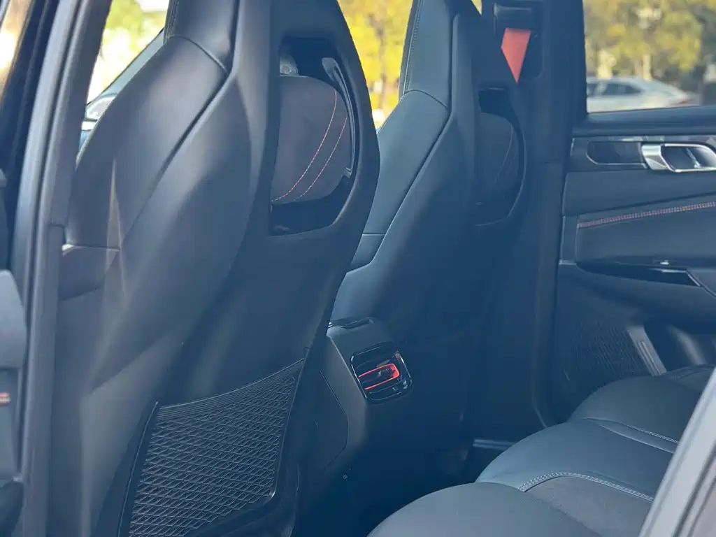 LYNK & CO. 02 HATCHBACK