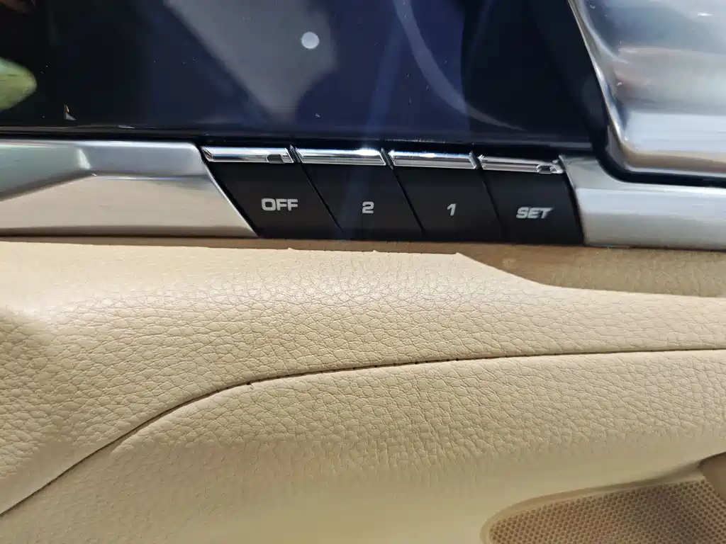 Porsche Panamera 2010 Panamera 4S 4.8L