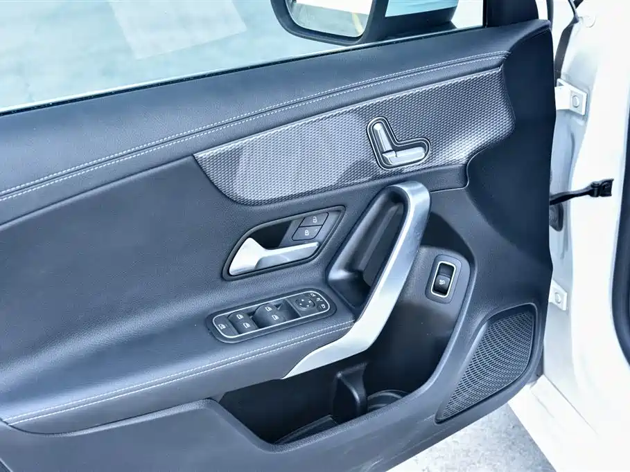 Mercedes-Benz A-Class — миниатюра 11
