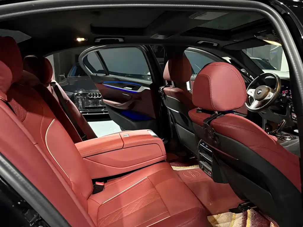 BMW 5 Series — миниатюра 7