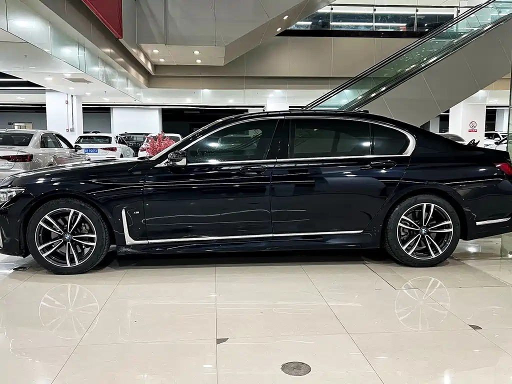 BMW 7 Series — миниатюра 4