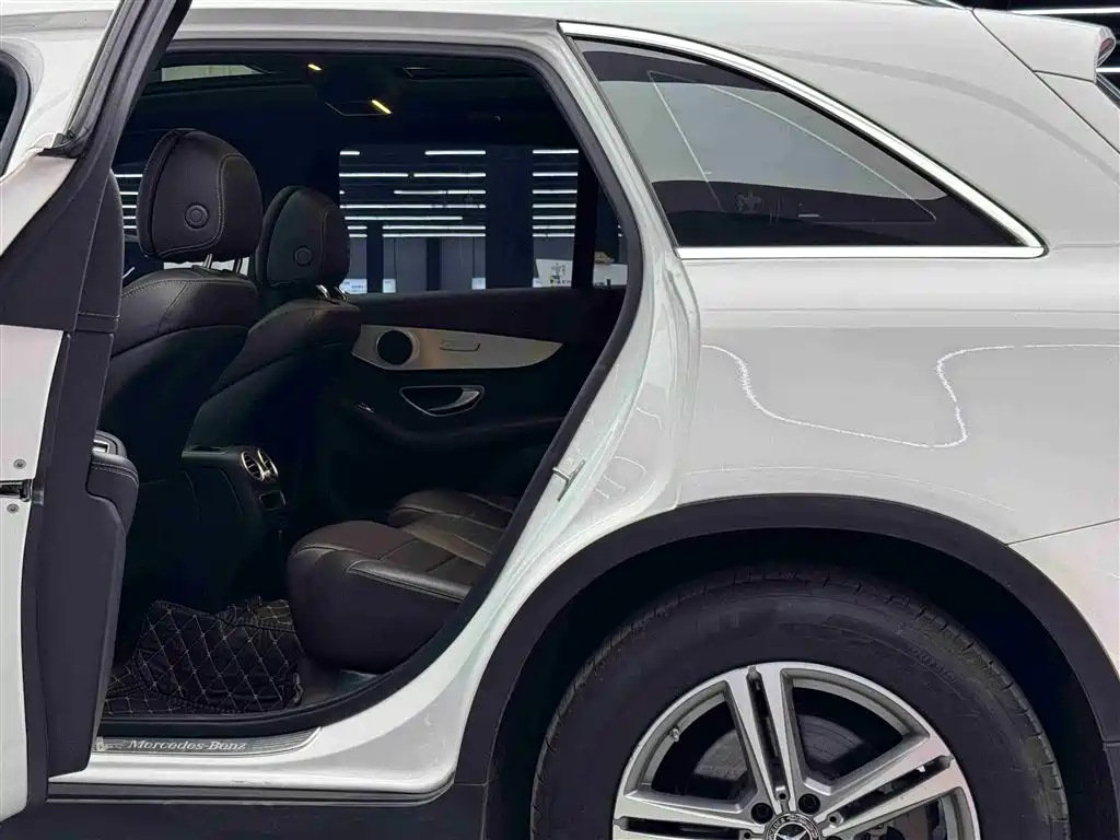 MERCEDES-BENZ GLC