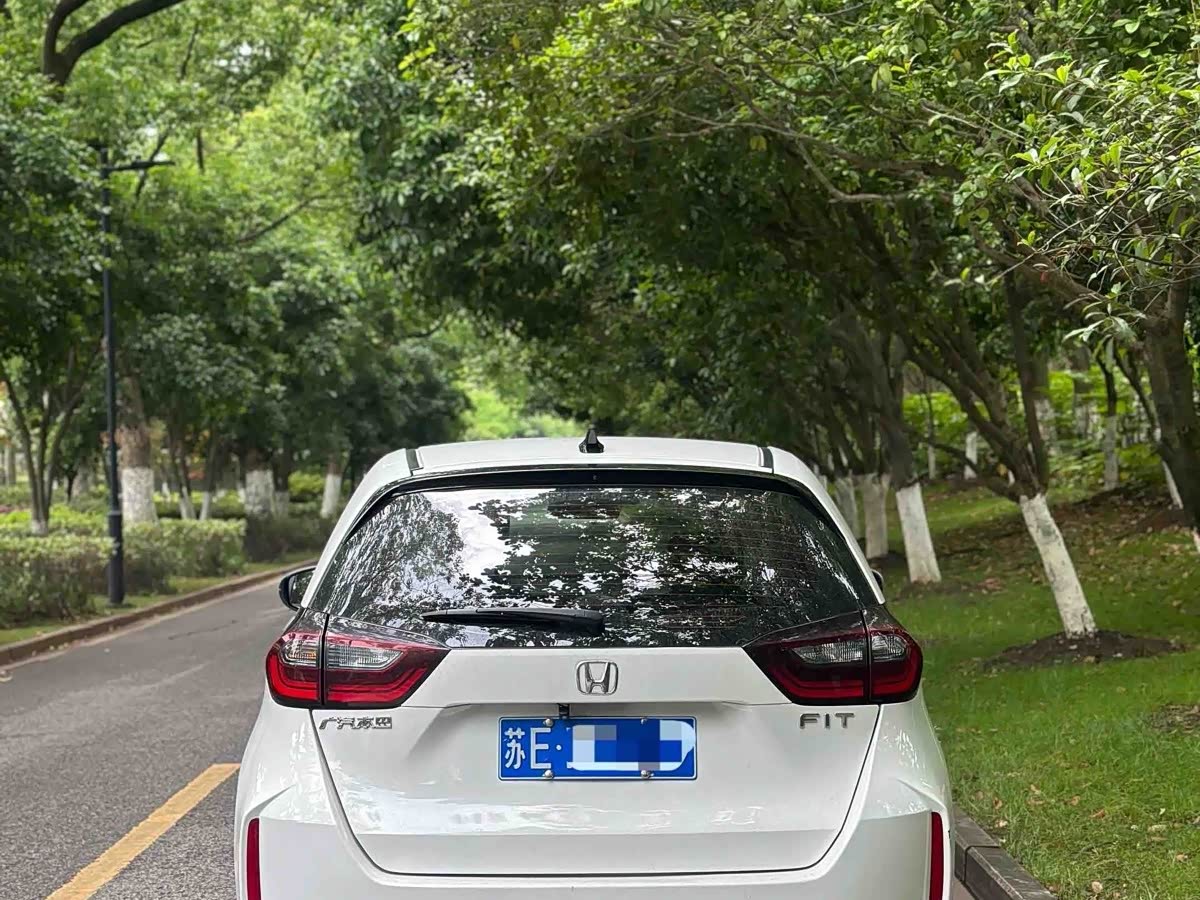 Honda Fit 1.5 л 2022 г. Белый, пробег 48000 км