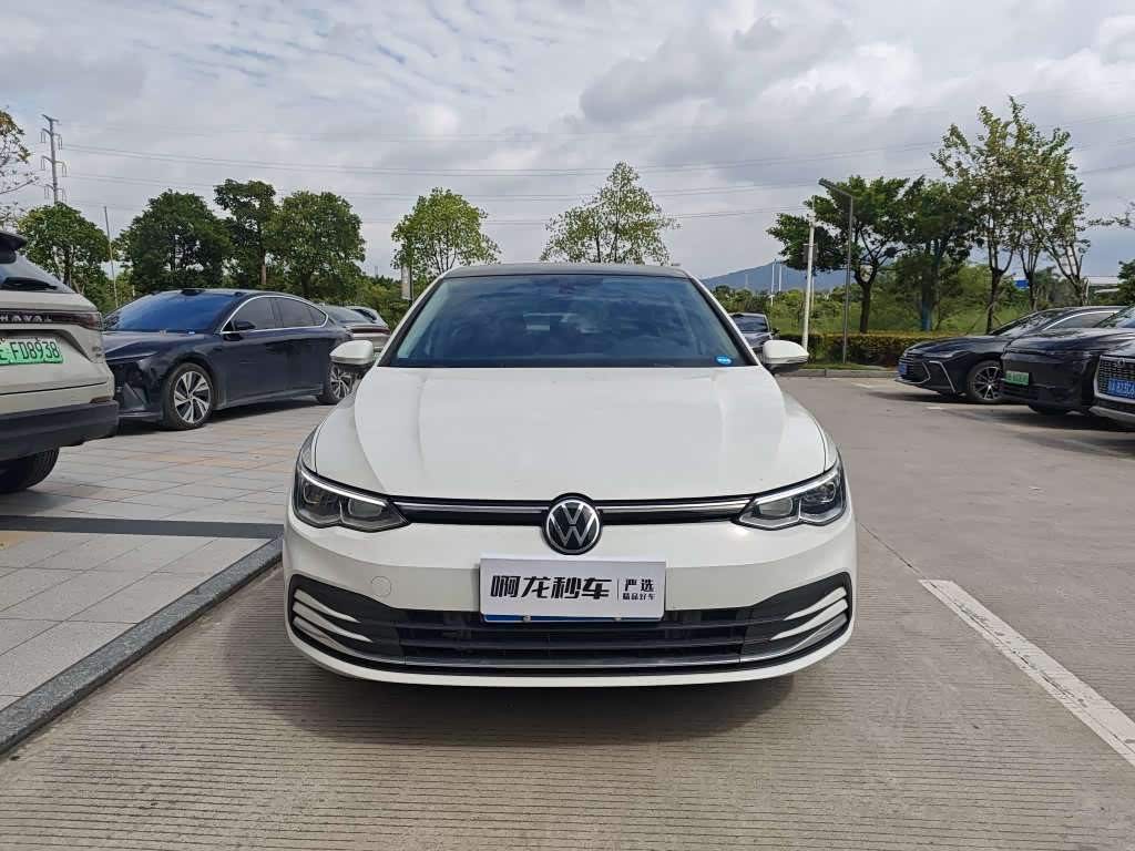 Volkswagen Golf 1.4 л 2025 г. Белый, пробег 8000 км