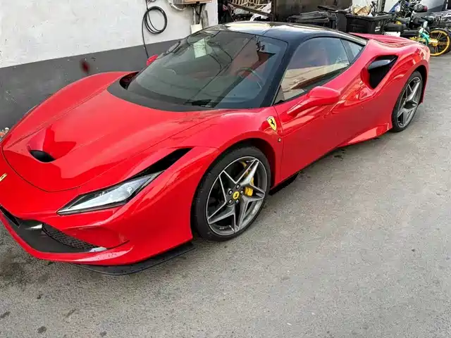FERRARI F8