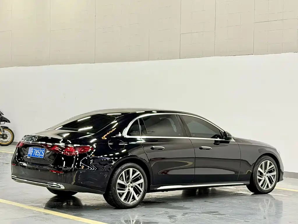 Mercedes-Benz E-Class 2024 — фото 10