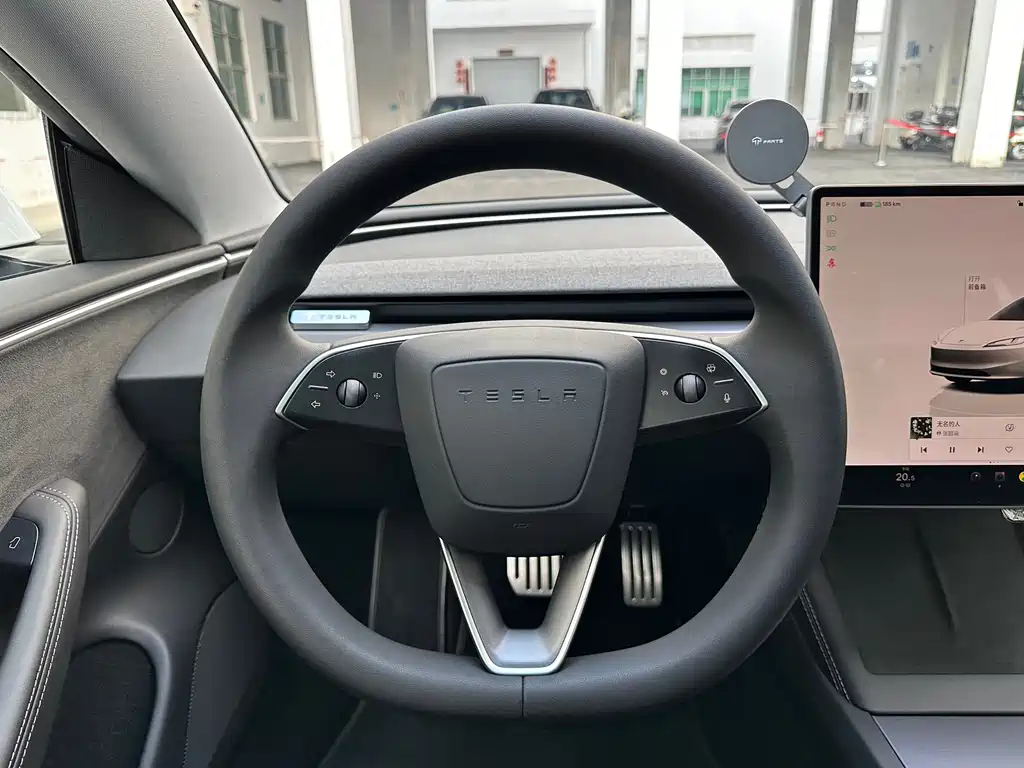 Tesla Model 3 — миниатюра 12