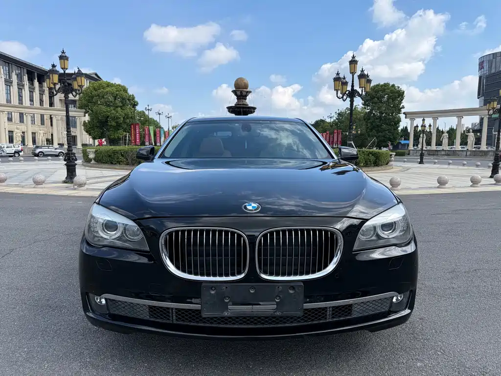 BMW 7 Series — миниатюра 2