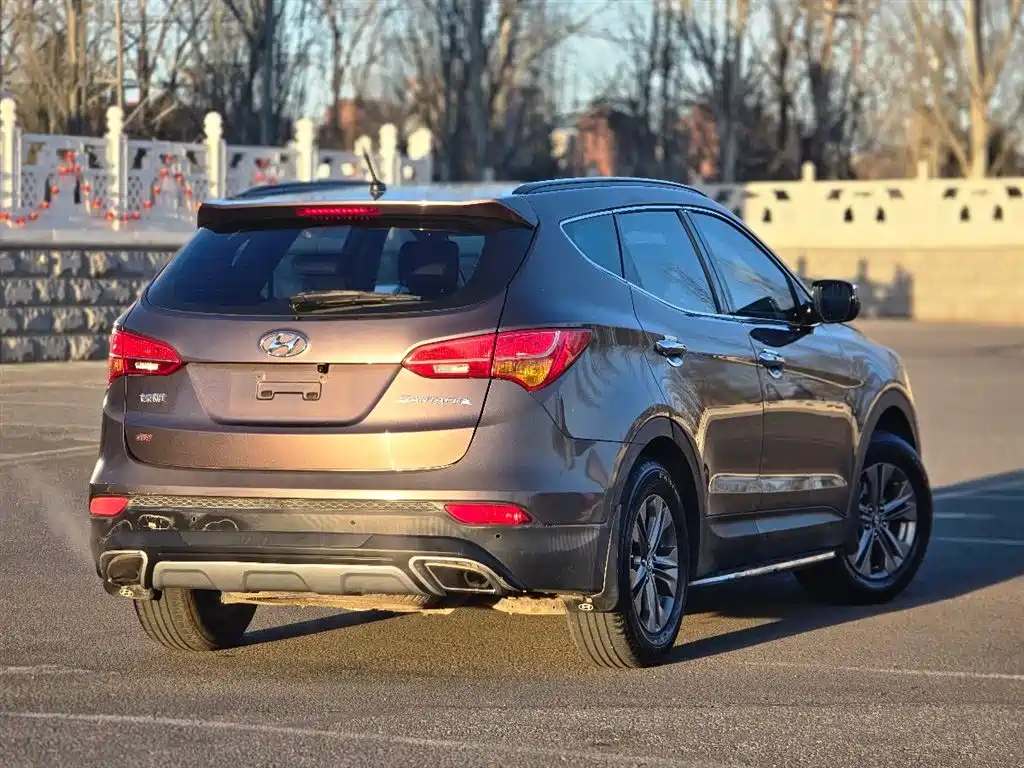 Hyundai Santa Fe 2013 2.4L AT