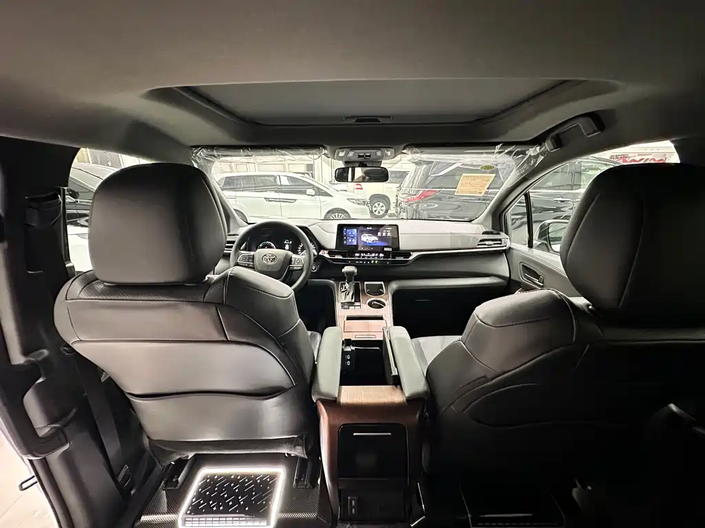 Toyota Granvia — миниатюра 20