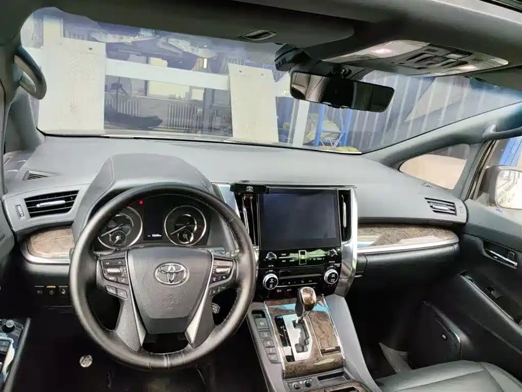 Toyota Vellfire 2023 2.5L HV