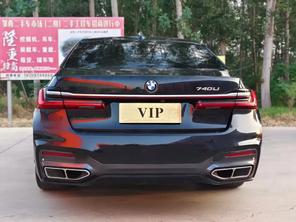 BMW 7 Series — миниатюра 9
