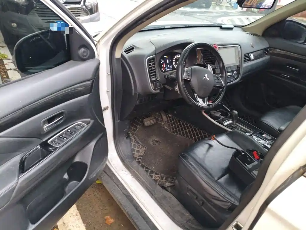 Mitsubishi Outlander — миниатюра 12