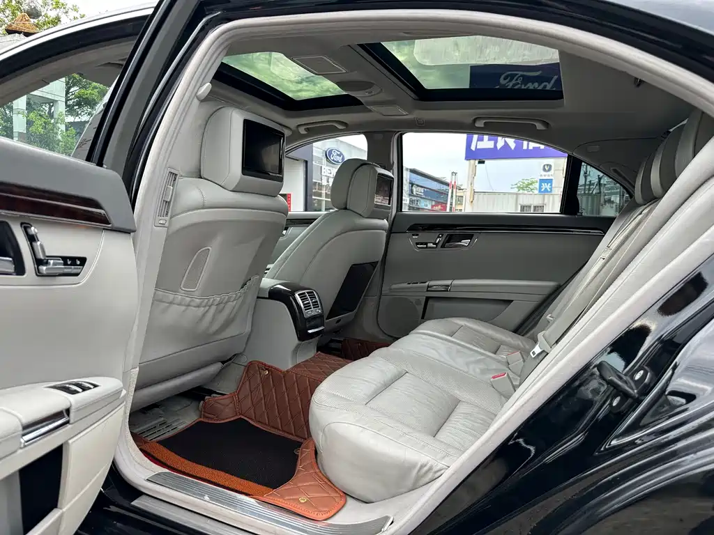 Mercedes-Benz S-Class — миниатюра 12