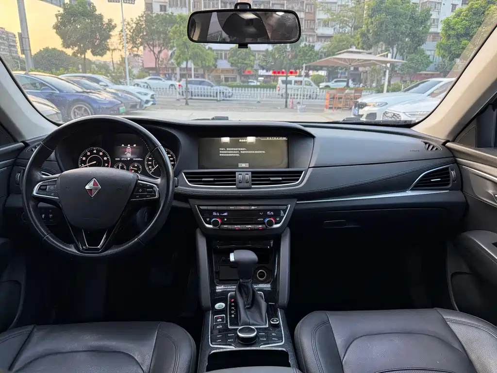 Borgward BX7 — миниатюра 8