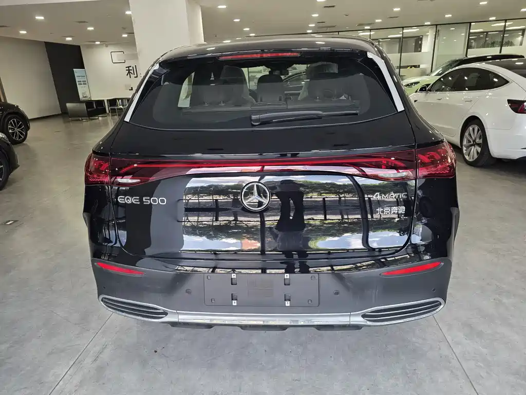 Mercedes-Benz EQE SUV — миниатюра 11