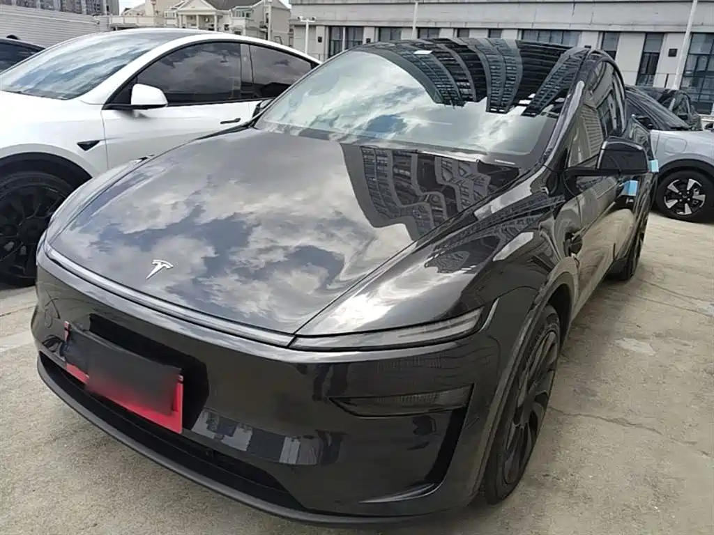 Tesla Model Y 2025