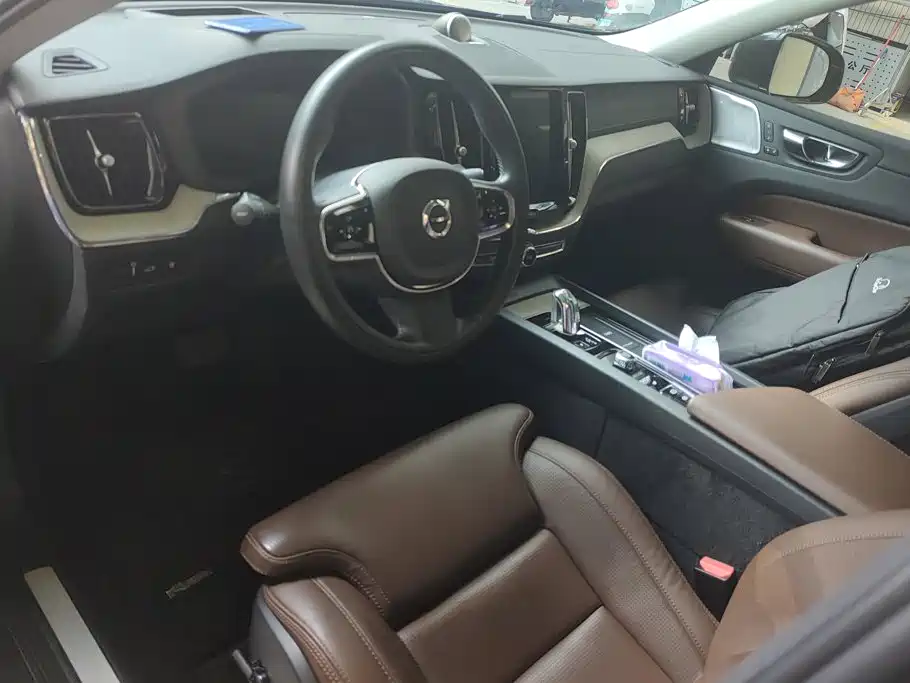 Volvo XC60 PHEV — миниатюра 12