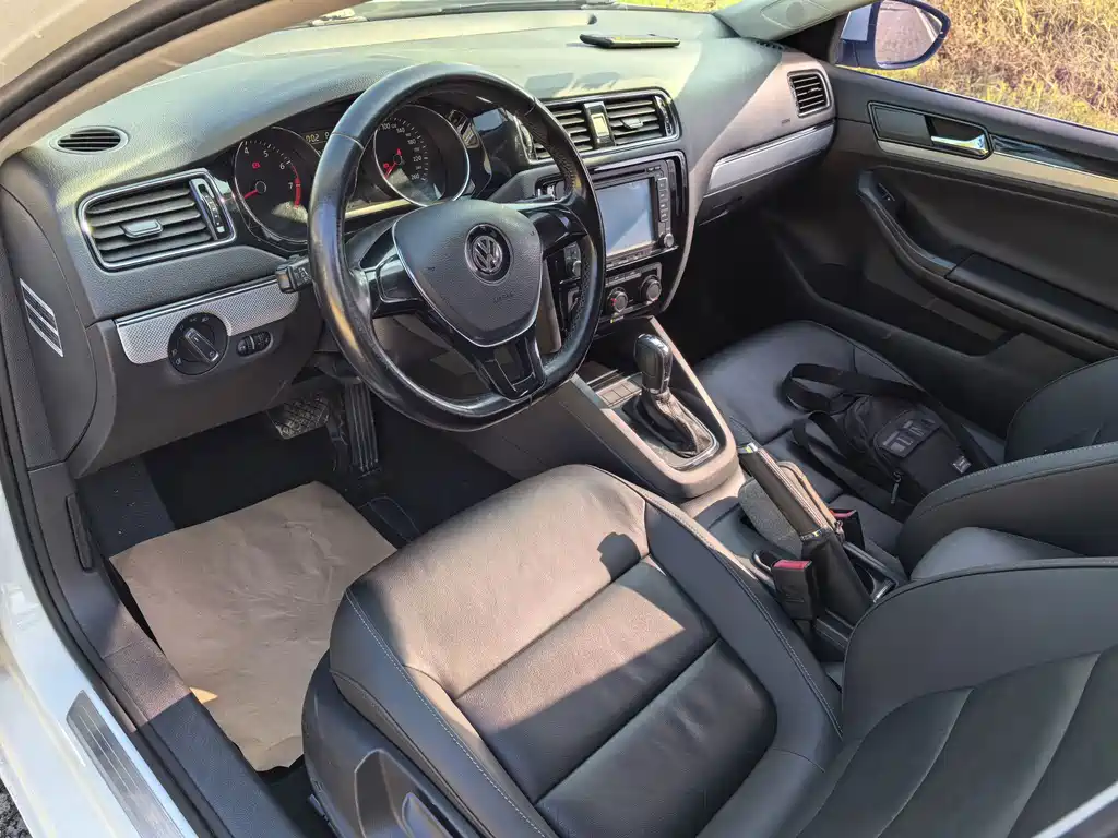 Volkswagen Sagitar — миниатюра 4