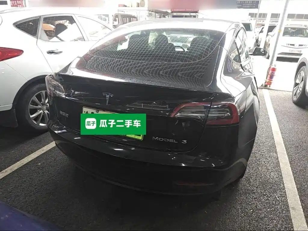 Tesla Model 3 — миниатюра 6