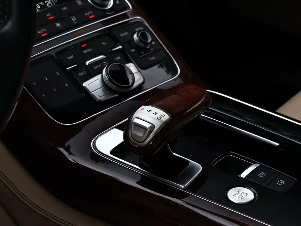 Audi A8 — миниатюра 5