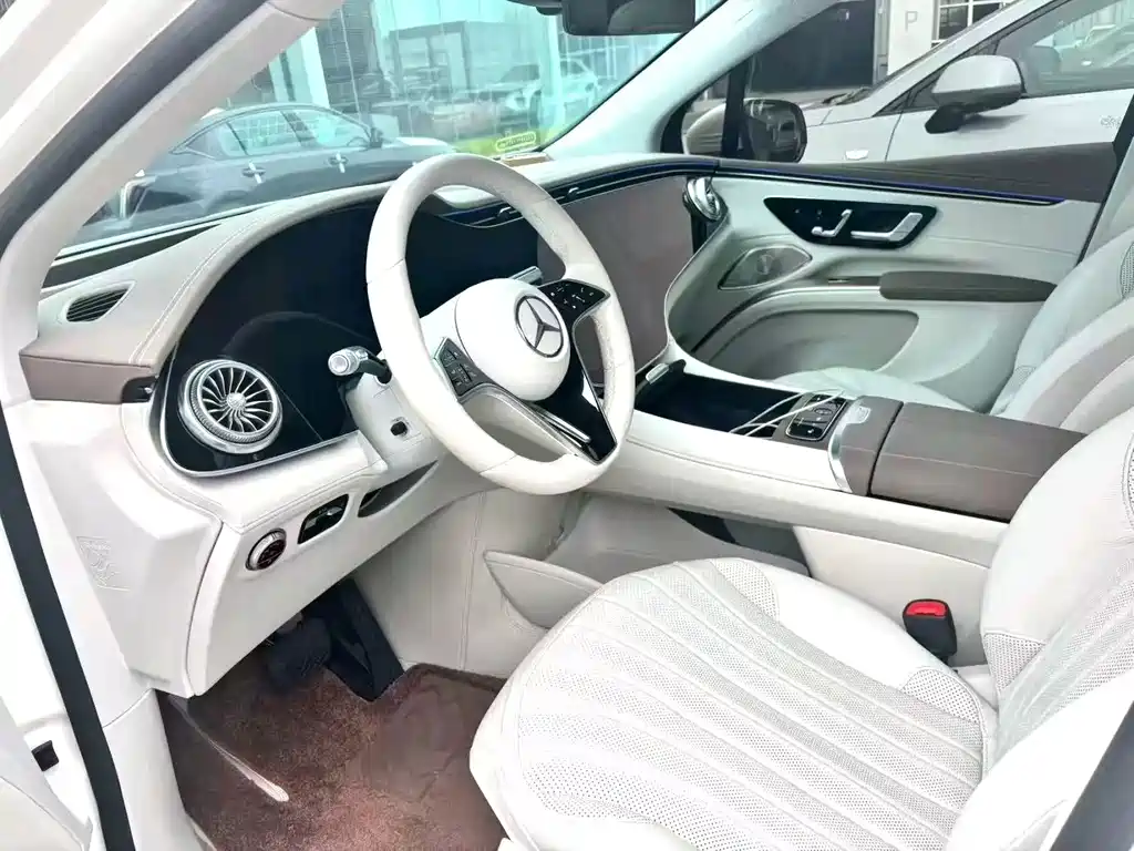 Mercedes-Benz EQS SUV — миниатюра 5