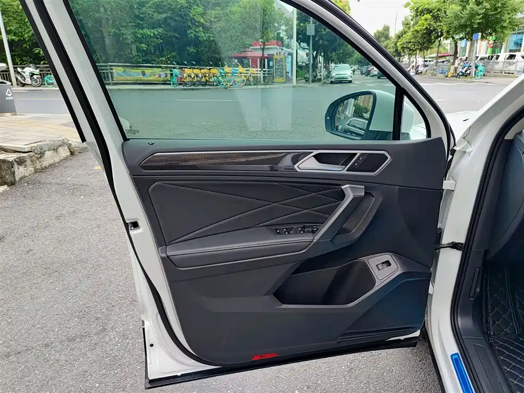 Volkswagen Tiguan L L 2024 330TSI AT Smart